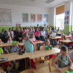 Foto z alba u článku