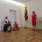 Foto z alba u článku