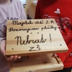 Foto z alba u článku