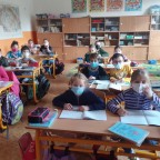 Foto z alba u článku