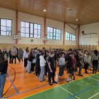 Foto z alba u článku