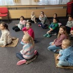 Foto z alba u článku