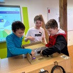 Foto z alba u článku