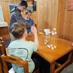 Foto z alba u článku