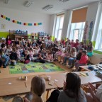 Foto z alba u článku