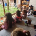 Foto z alba u článku